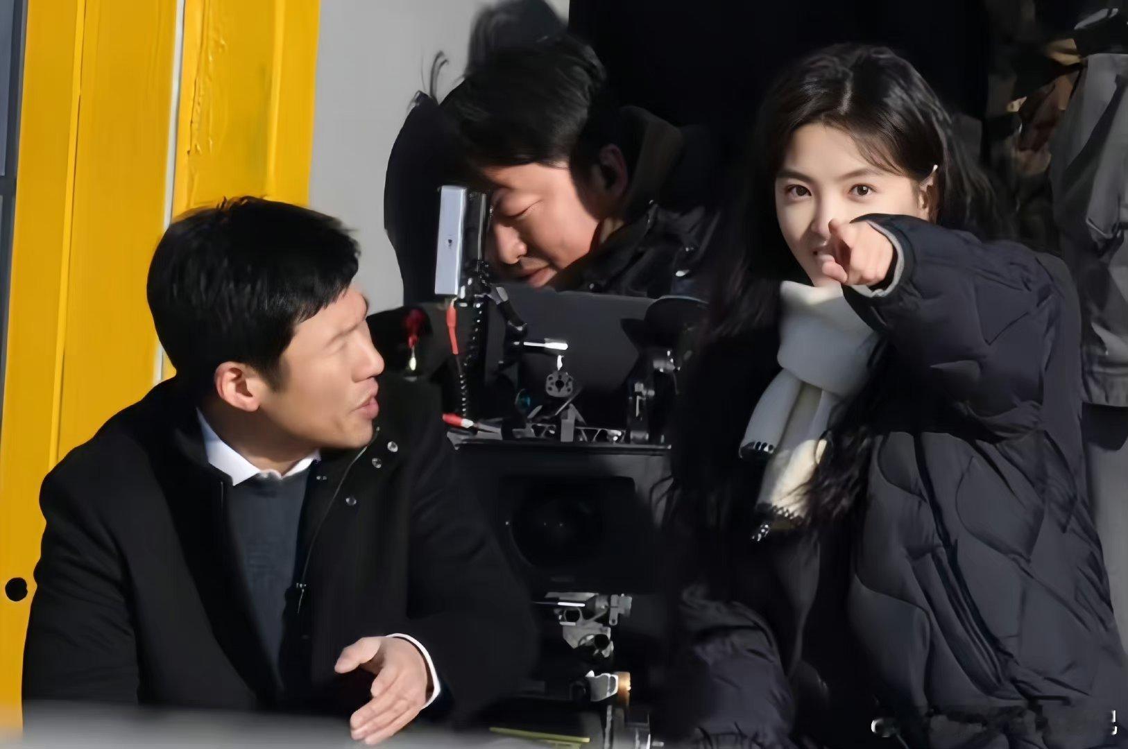 谁懂啊，王骁和章若楠真的很像见到男朋友和女婿的老丈人，哈哈哈哈 ​​​