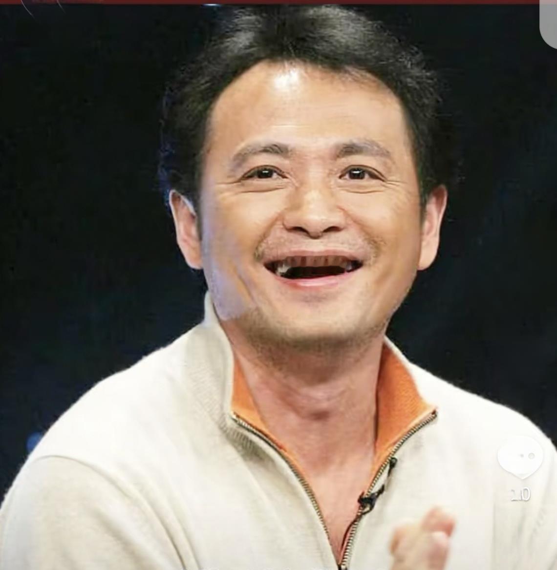 妻子拼死生下孩子，他得知是个女儿后，连产房门都没进，直接跑去跟朋友大醉了三天。这