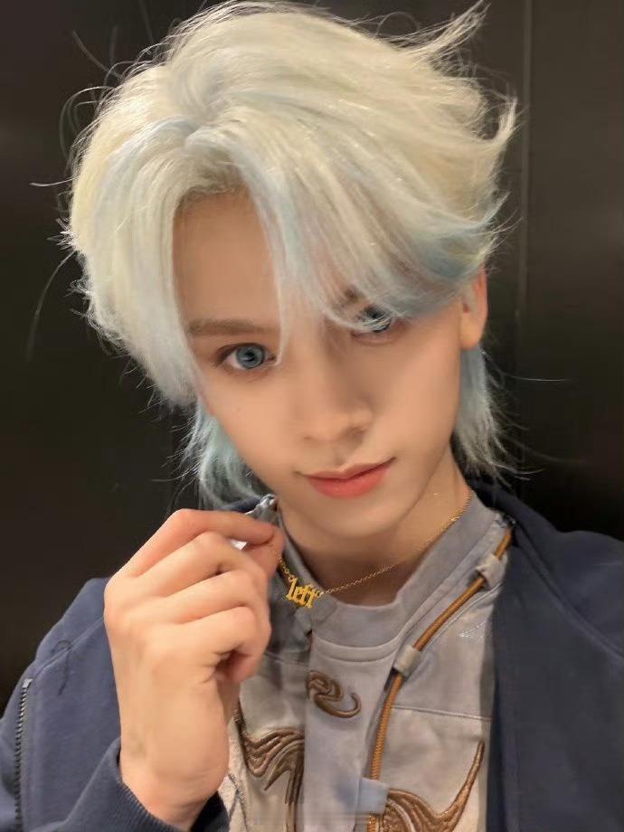 派酱安利 左航这次没有小作文“这次只有一点图片和海量的爱”航酱上线！并附送很多自