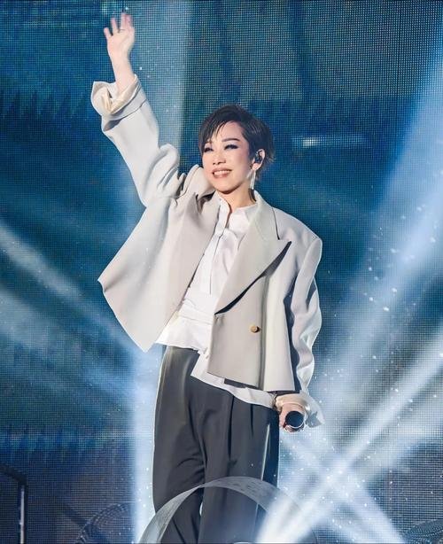 林忆莲[超话]林忆莲是妈咪是女儿她的歌声带着时光沉淀的韵味，把母女相处的点滴诠释