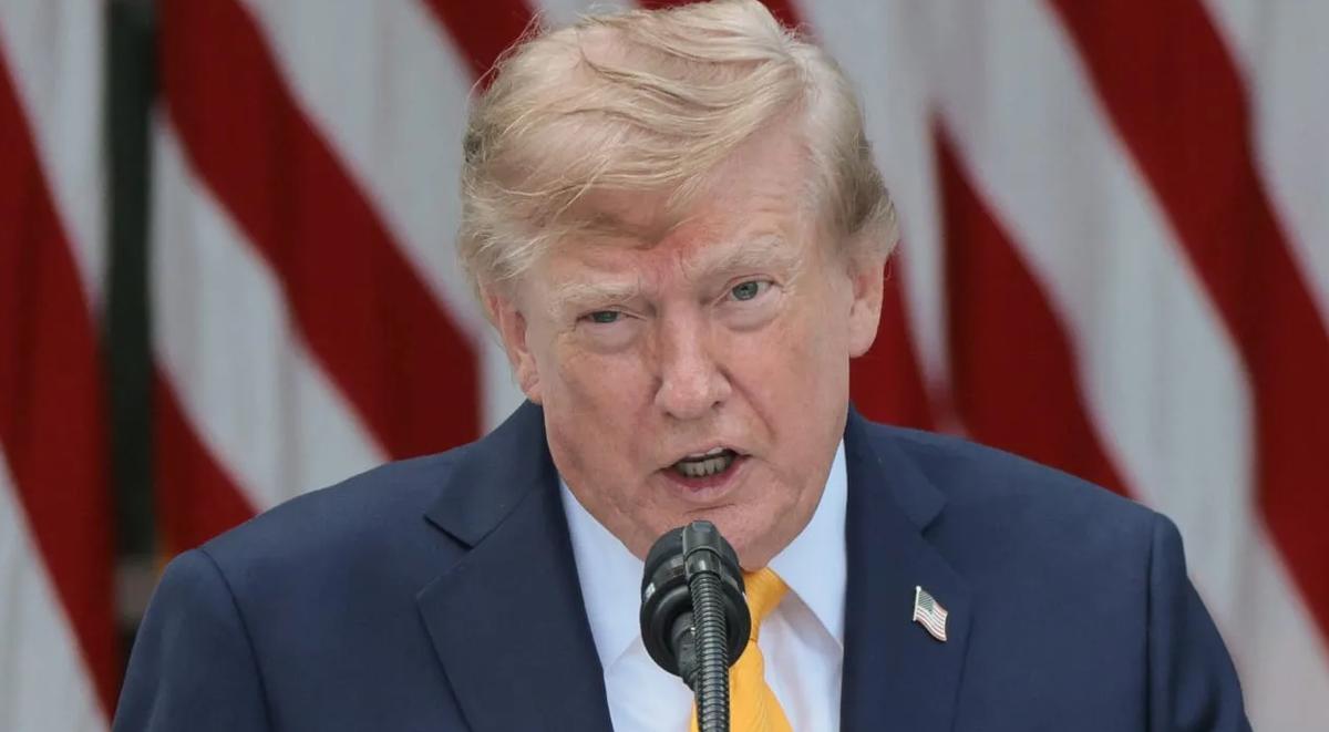 记者追问“会不会制裁中国银行”，特朗普没正面接茬，反手一句“你怎么知道我没做？”