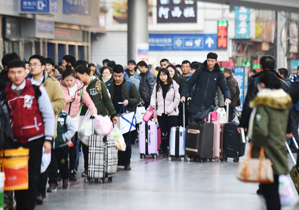 #春节回家团圆还是外出旅行# 这个因人而异，太主观了。有对象要结婚的肯定回家过年