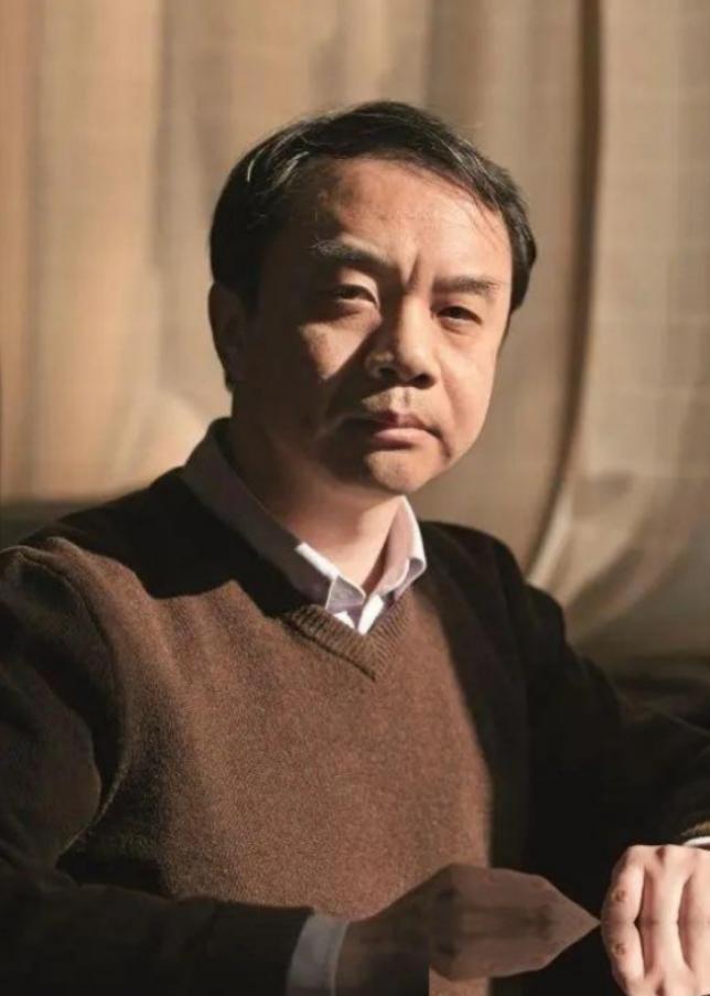 “一定要建，不建中国将落后30年！”2016年，杨振宁曾顶着骂名，极力反对花20
