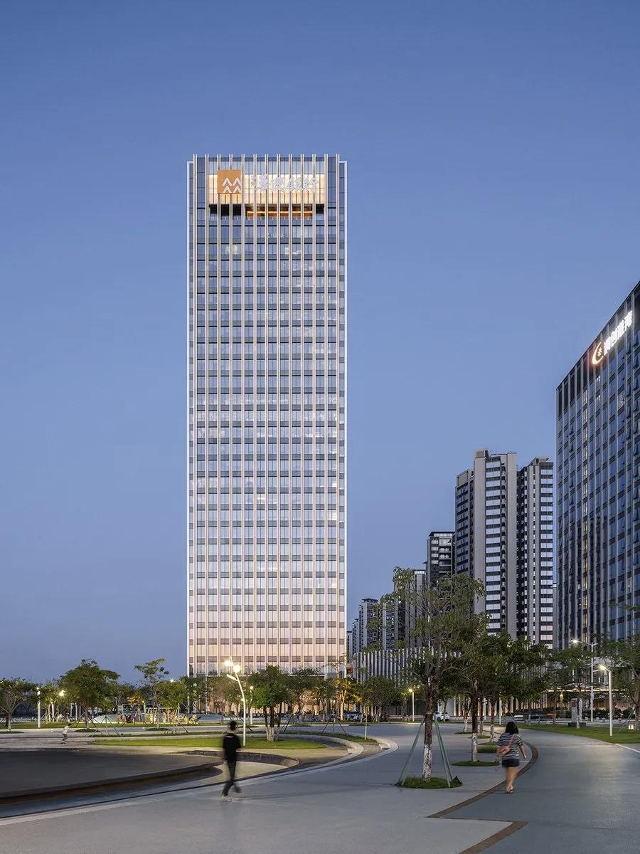 金融新地标落地！珠海华润银行总部大楼竣工 打造湾区绿色建筑典范
 
2026年开