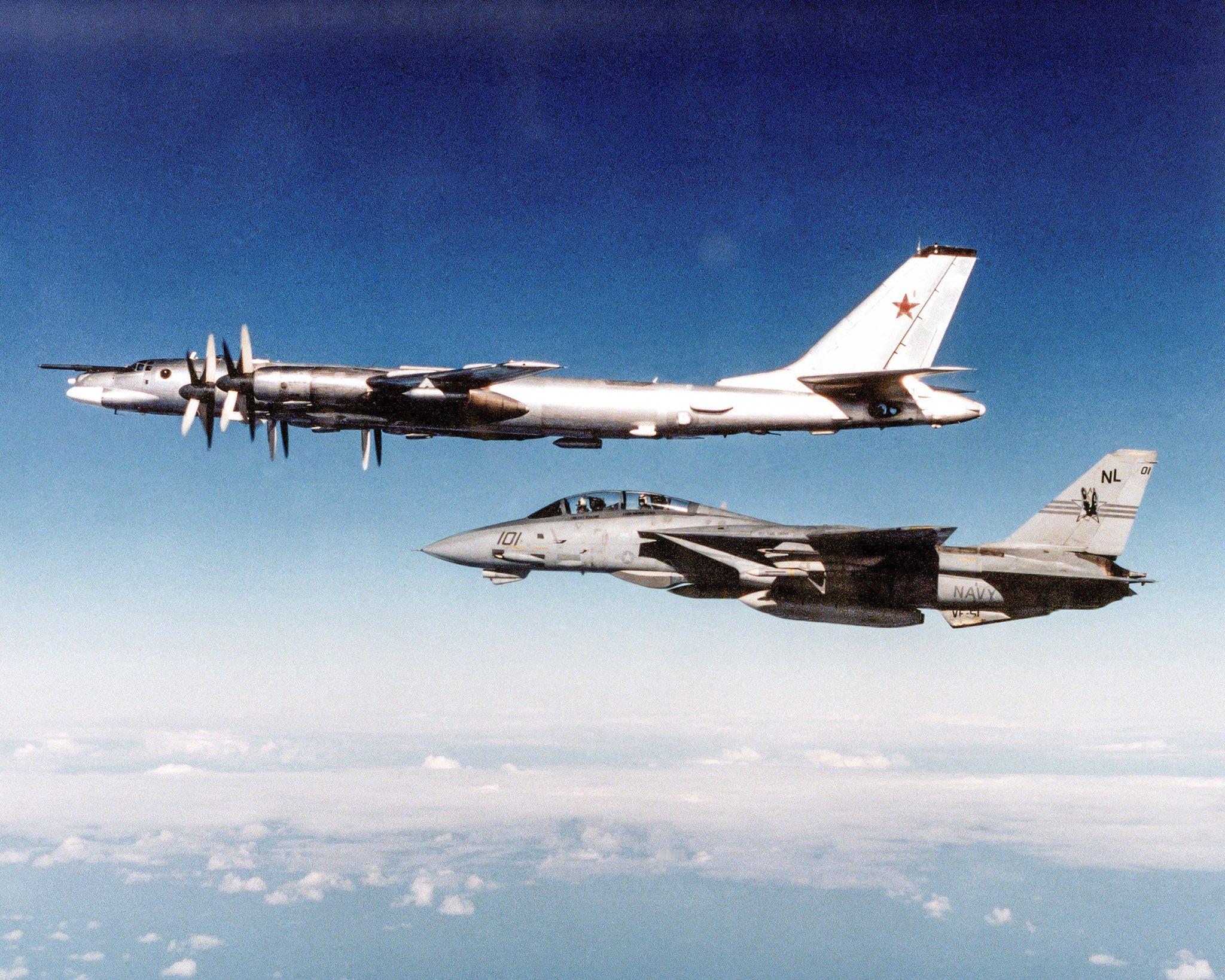 猫宁。拦截伴飞Tu-95G的F-14大猫 ​​​