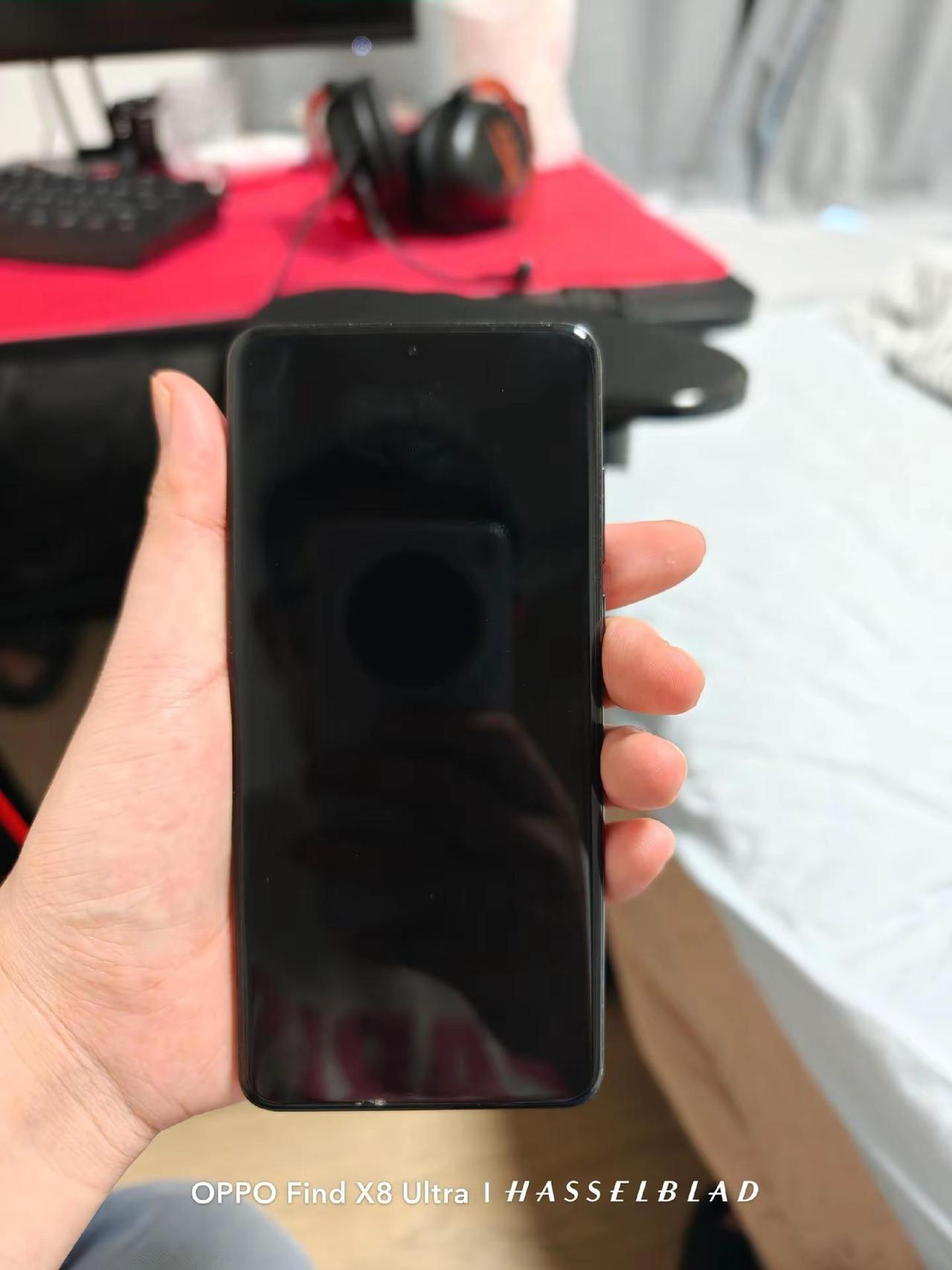 一加13使用体验。【点评】用的24+1T的版本，对于我这种不喜欢掉后台的太满意了