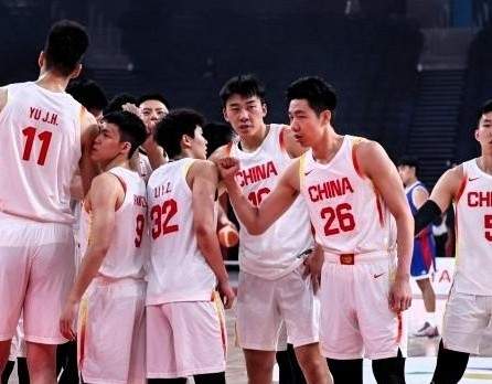 87‑78险胜！中国男篮力克沙特闯进四强，廖三宁轰下30+7+4统治赛