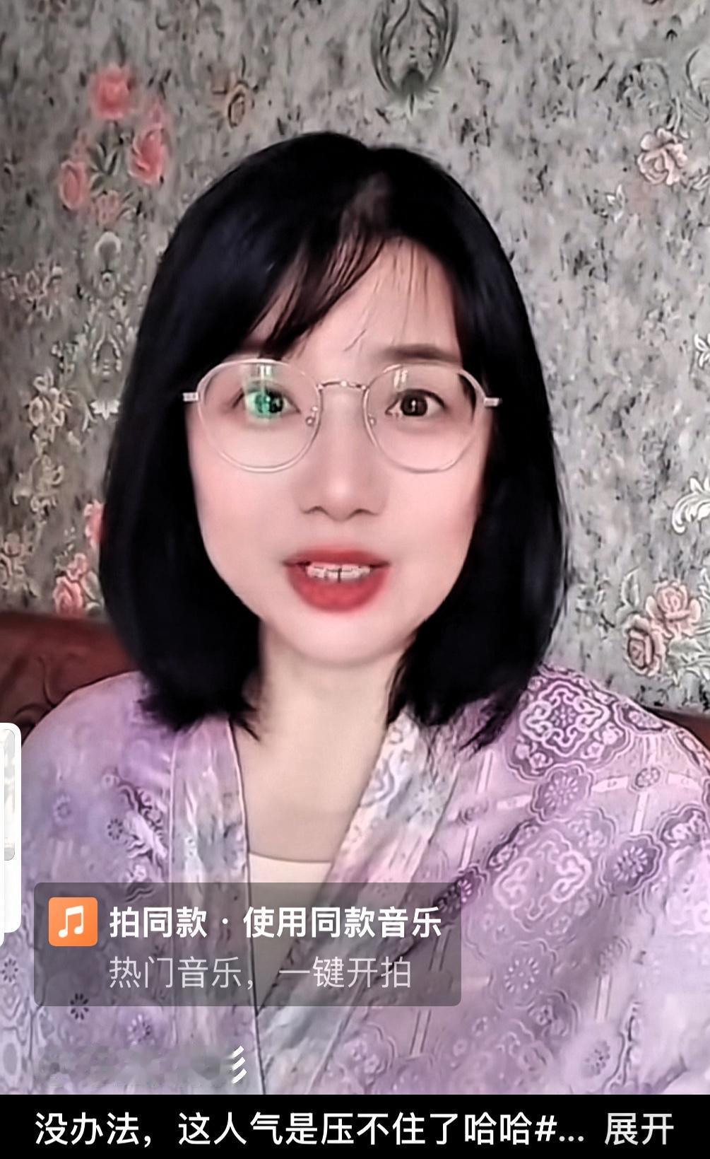 刷到东篱清影的作品，
我直接笑喷了！

他那慢悠悠又有条理的语速，自带一种反差幽