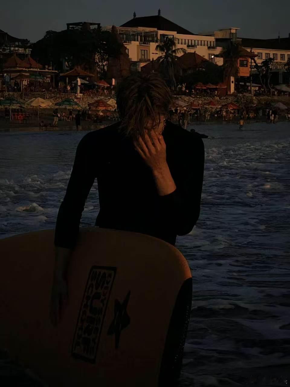 李昀锐巴厘岛冲浪lyr李昀锐的森林日记 “ 你是我春天的心脏  我千年的爱 也为