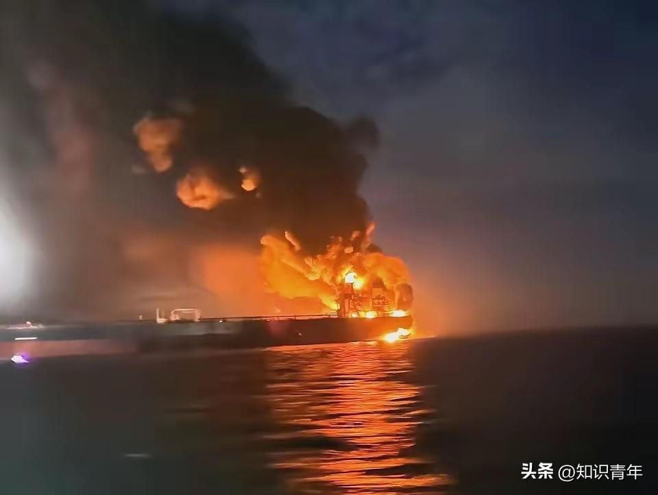 太突然！全世界都不敢相信，

土耳其的油轮竟然被袭击了，但奇怪的是地点并不在霍尔