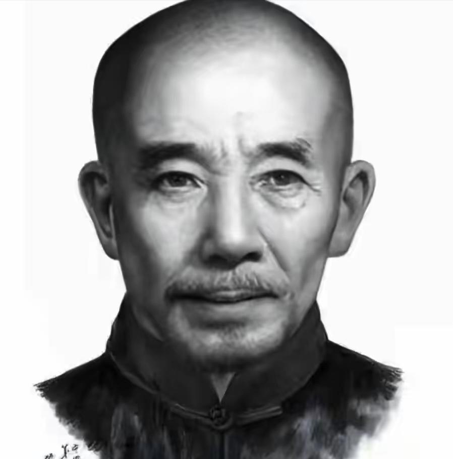 历史有时候真的很玄。千军万马的厮杀，可能都不如一个教书先生在大雨夜里提着灯笼走的