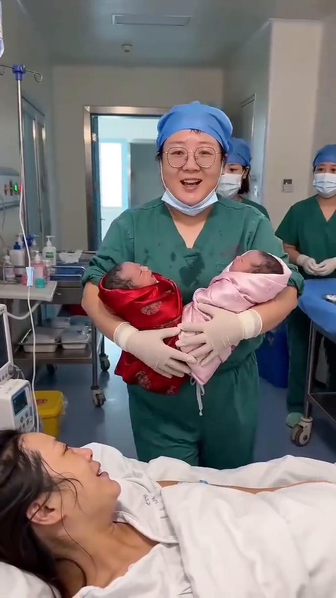 刚接生了一个早产的双胞胎，累的我这大圆盘子都站不住了。好在母子三人都平安，再累也