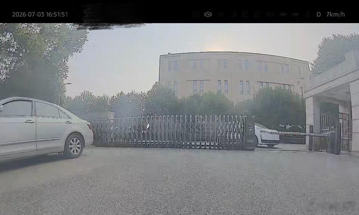 和然子翘班刚出院与五旬老太的车四目相对还能找补回来了吗
