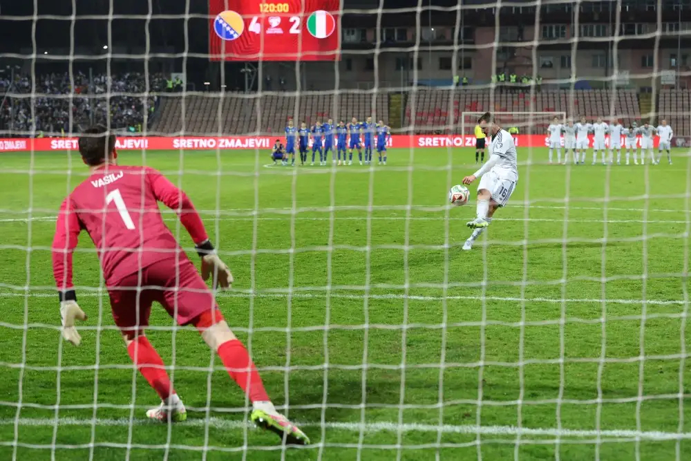 至暗之夜！点球大战溃败出局，意大利足球仍在为电话门丑闻买单雪崩之时，没有一片雪花