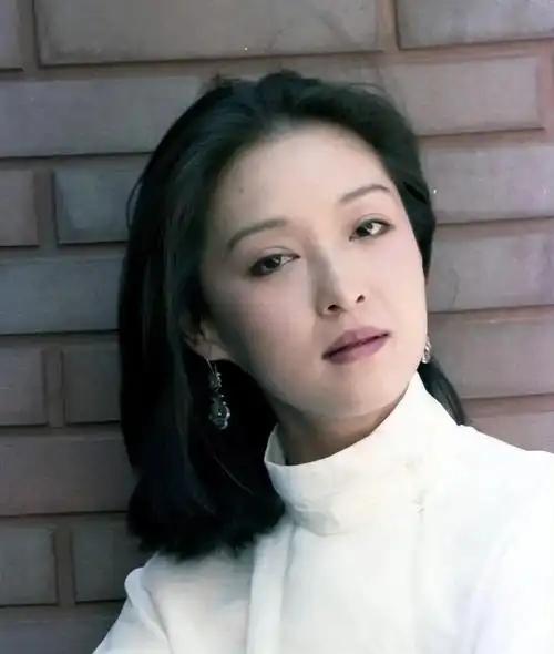胡因梦被前夫李敖足足骂了三十年，她却选择了整整三十年的沉默，直到李敖病危之际提出