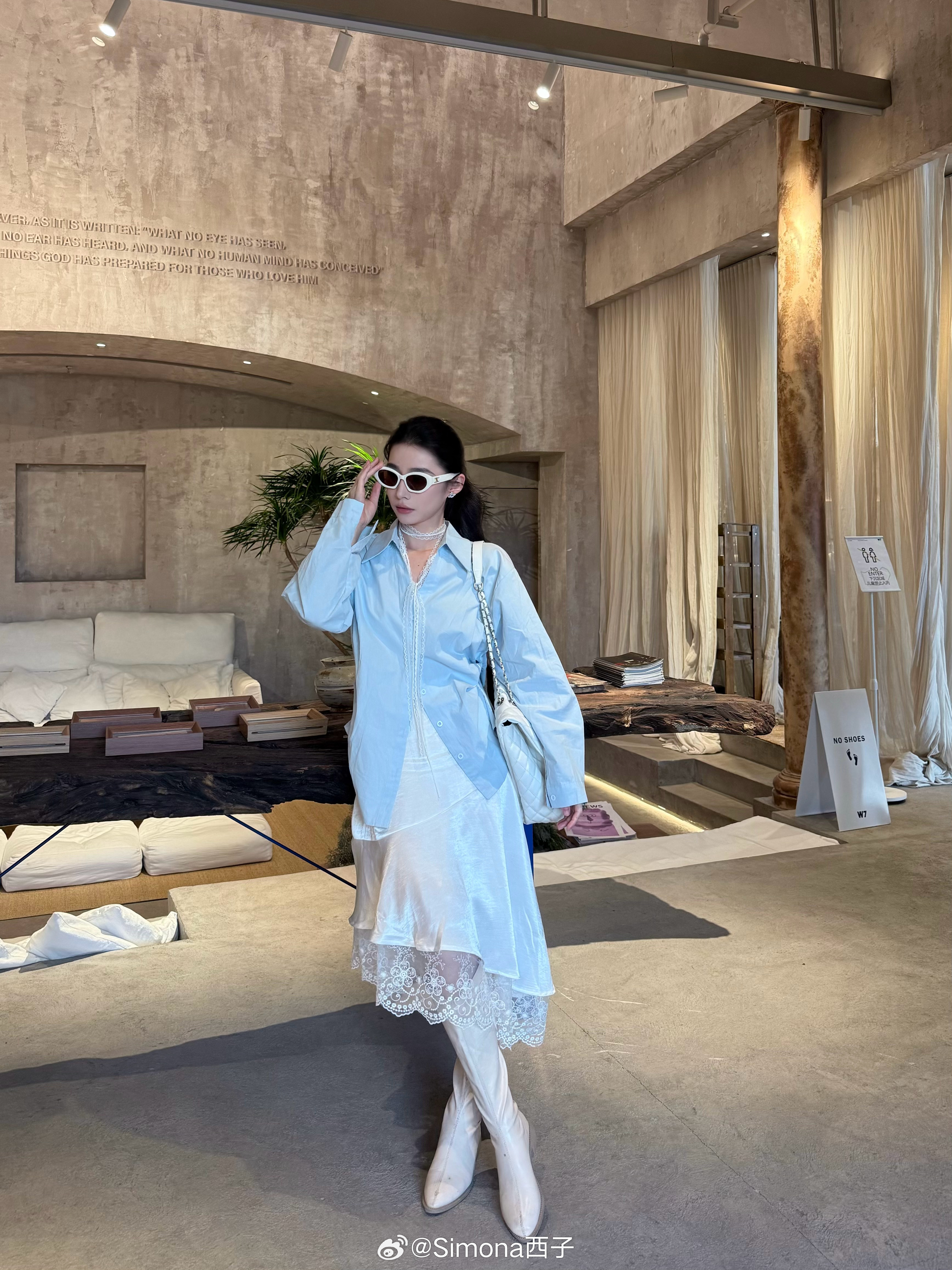 一会儿20:00见哦🥂「Zan里来☝🏻蓝衬衫」再来一组矜贵气质的蕾丝组🪽衬