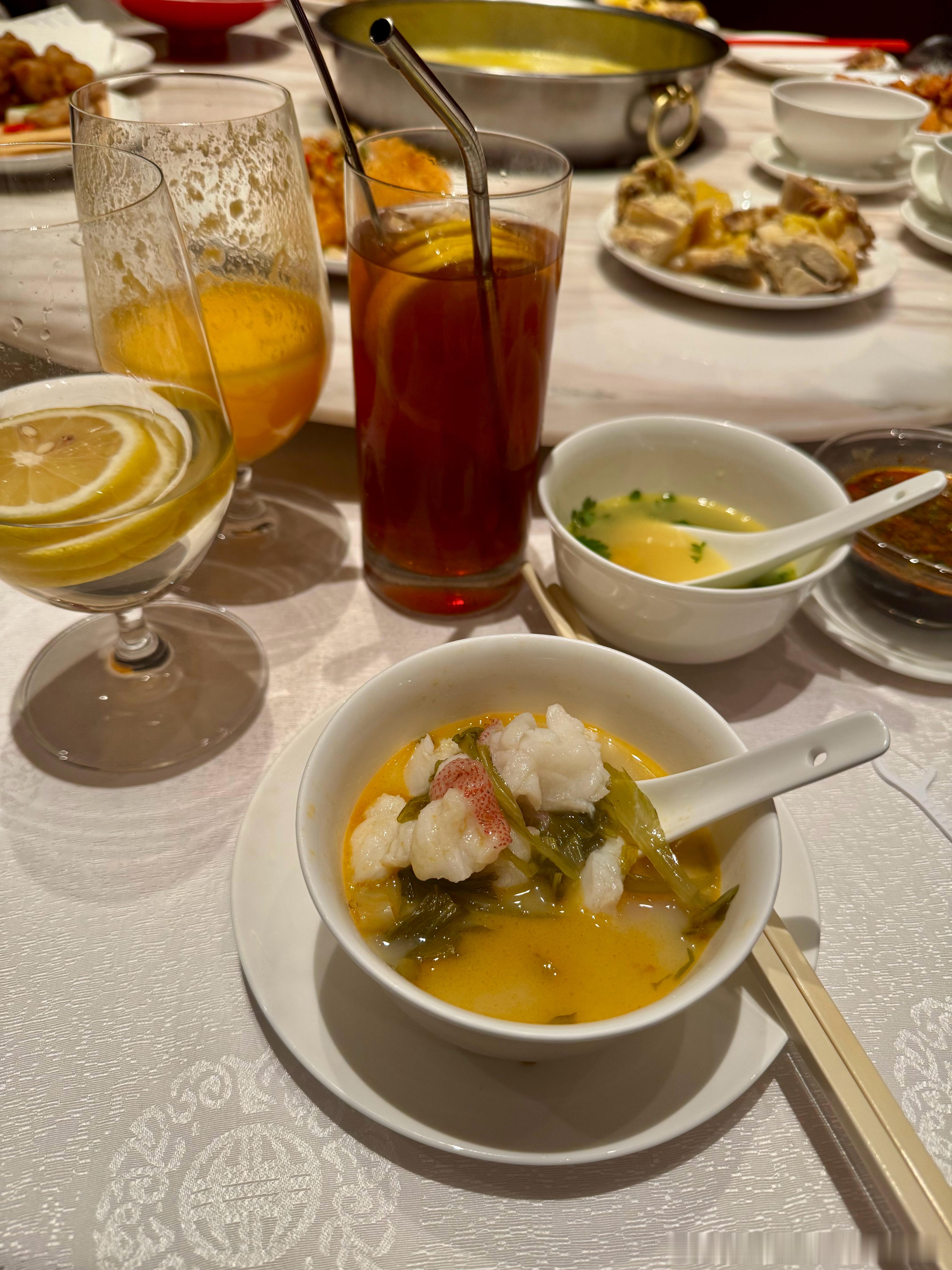 吃个饭桌面都是汤汤水水