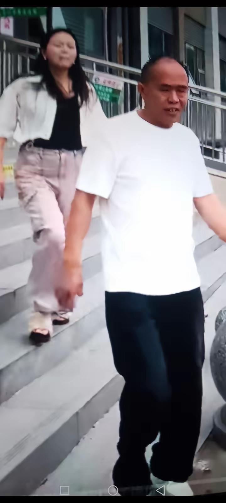 太难啦？
父亲查出癌症的那一刻，既没有害怕，也没有慌张，很淡定的走出医院，放弃治