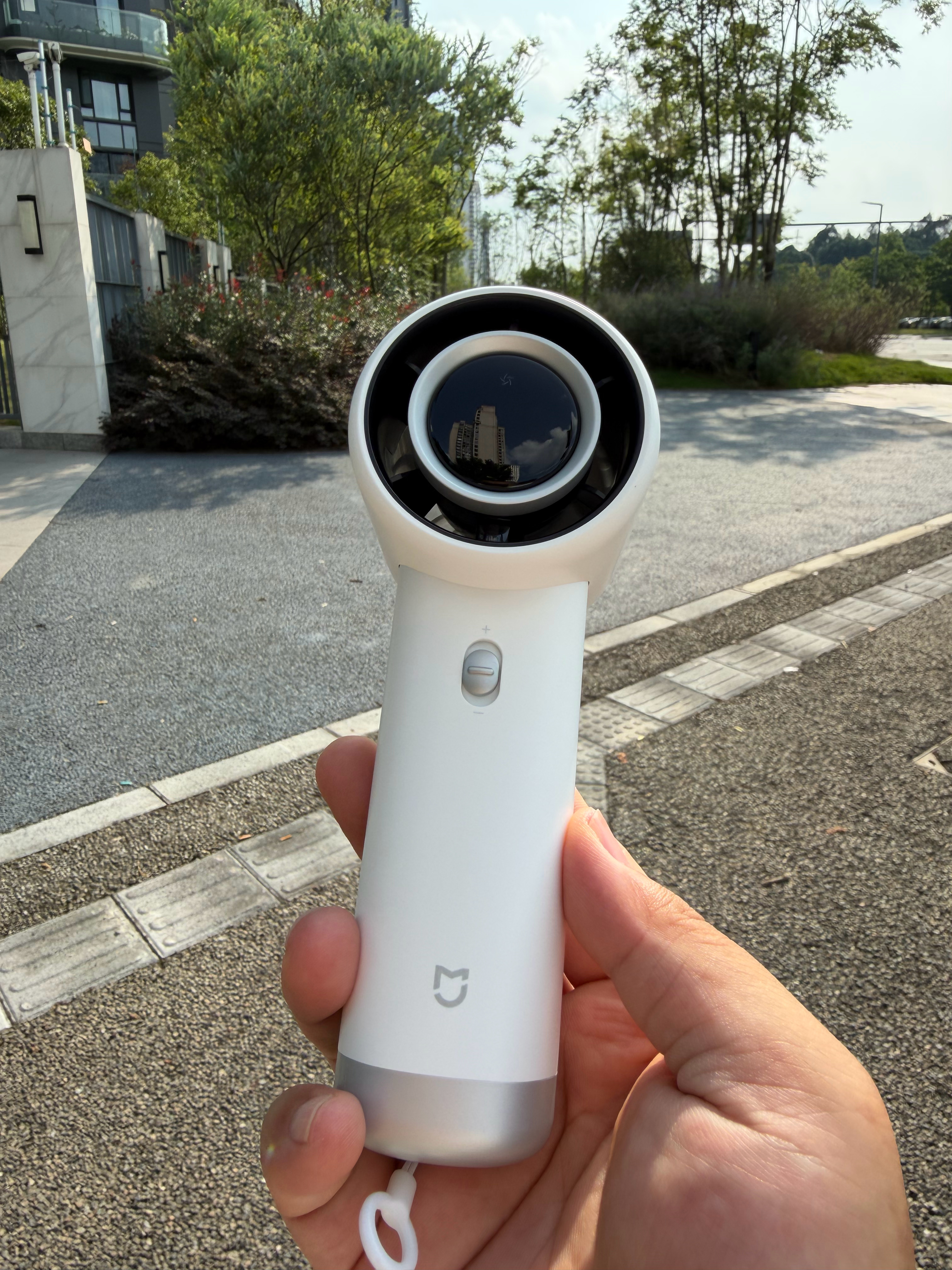 夏天必备～米家手持风扇，100档无极调节，40小时续航，真不错～适合带着出门