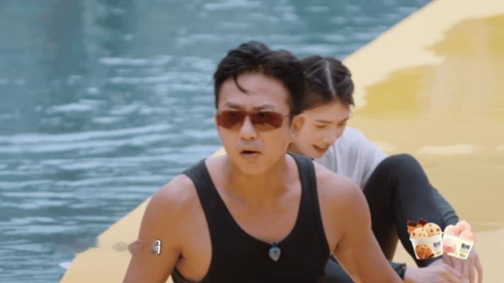 邓超被张雨霏强行捂嘴哈哈哈哈哈 邓超被说耍赖正要辩解，就被张雨霏当场捂嘴闭麦，对