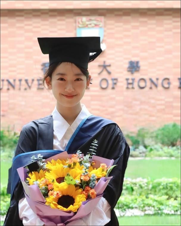 林愷鈴文學碩士課程畢業：有些東西值得追尋.藝人林愷鈴（Ashley）去年由影視圈