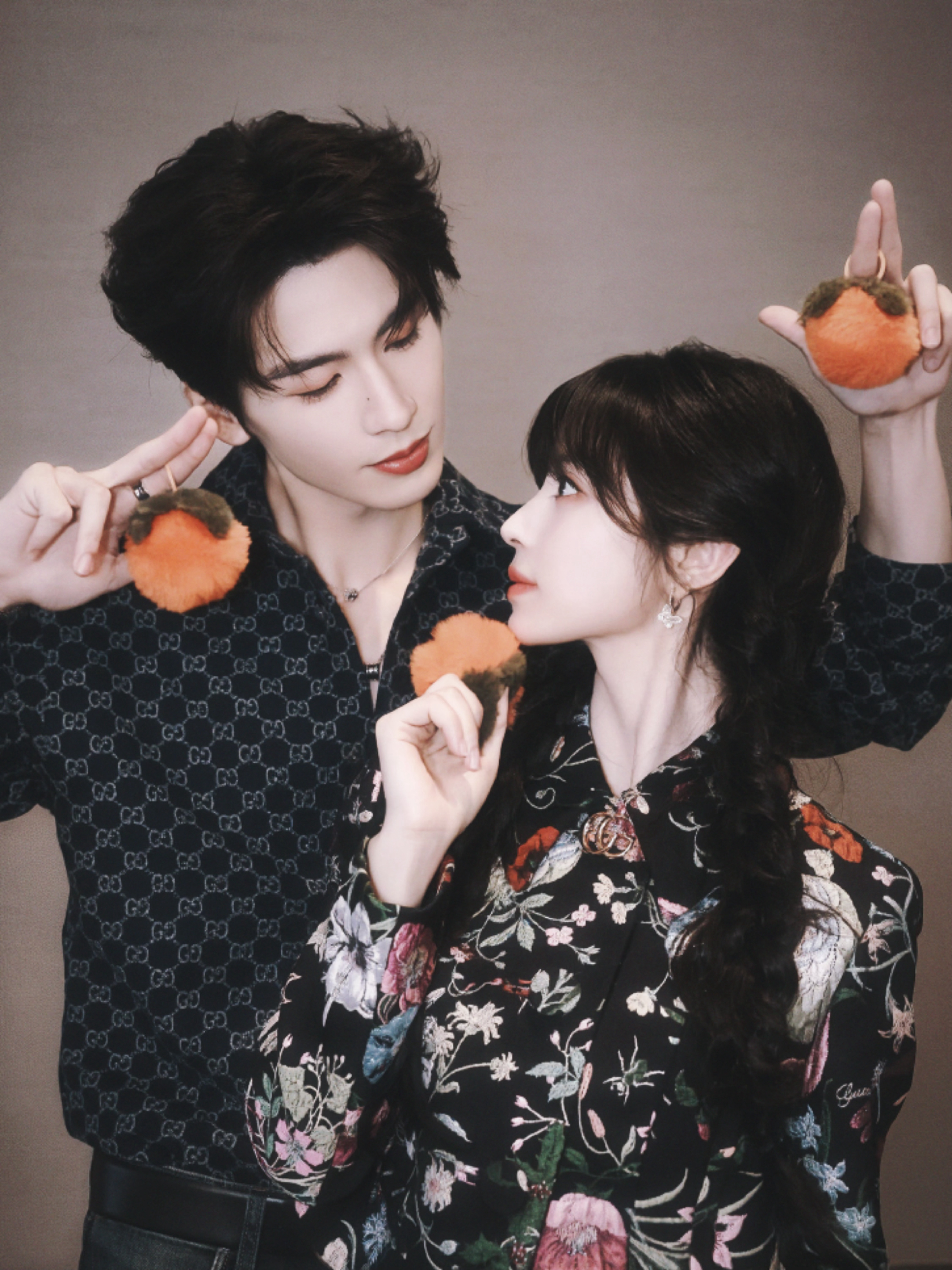 好权威的两张脸。。 