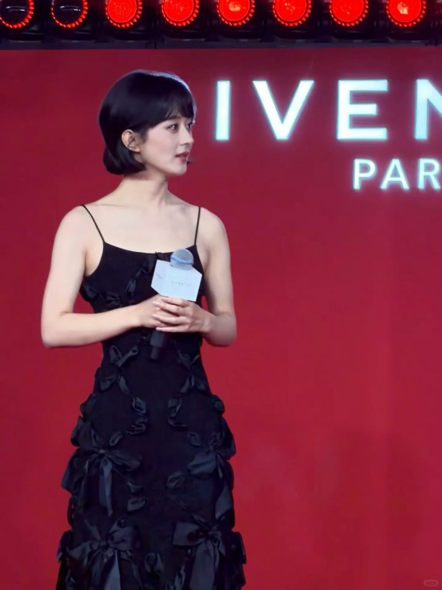 赵丽颖纪梵希吊带黑裙啊啊啊赵丽颖休息的状态 啊啊啊啊啊姐姐 