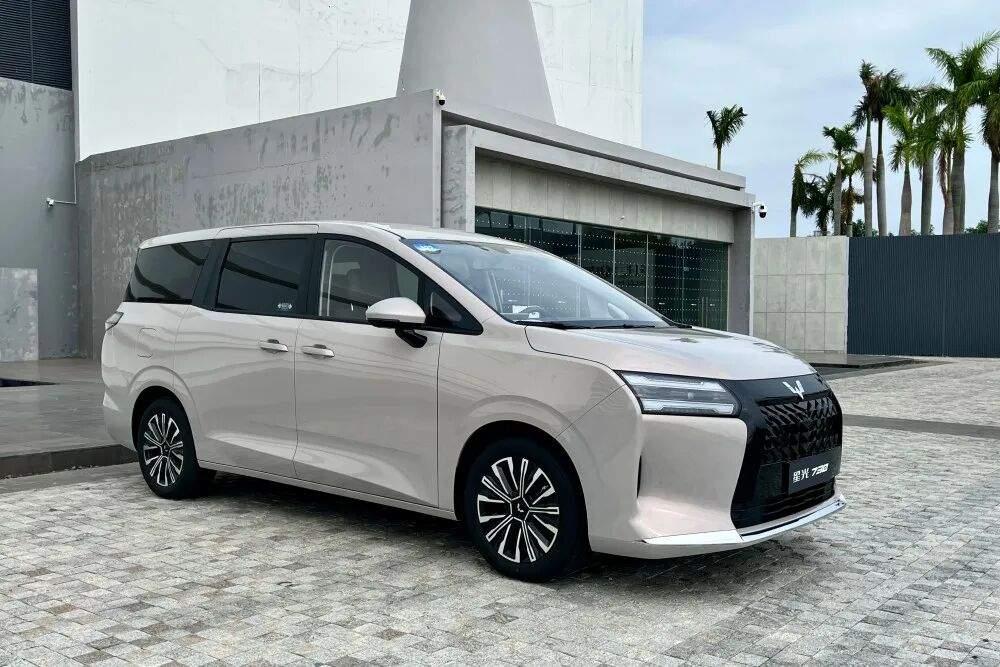 我家的第一台车，是一台大面包车，来自国民品牌五菱宏光，这些年这台车在我家贡献最大