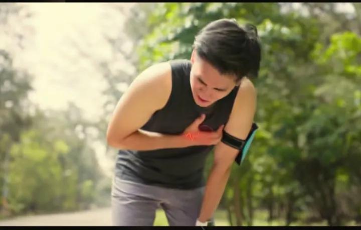 年轻别硬扛！这些日常习惯，正在悄悄偷走你的命
 你以为熬夜、久坐只是小毛病？20