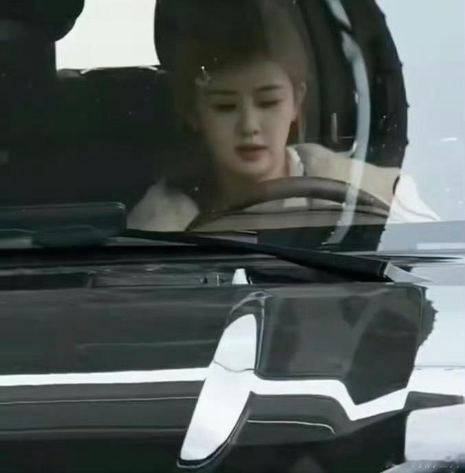 白鹿开车了开车的白鹿小小一只好萌[爱你][爱你] 每次路透都会被萌到 想快点看到