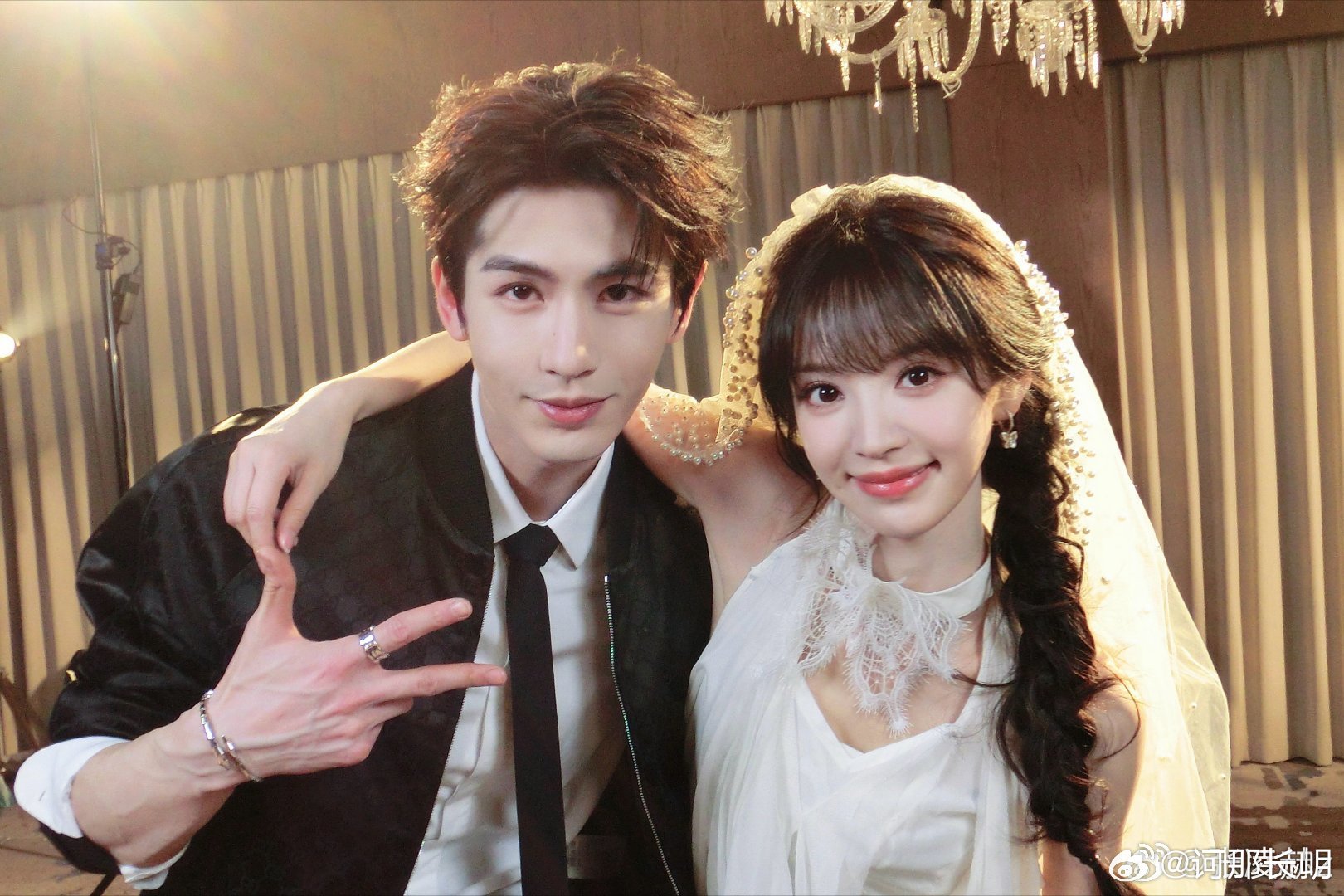 张凌赫田曦薇头纱照张凌赫田曦薇头纱照张凌赫田曦薇头纱照 真的甜到心巴上！这组来自