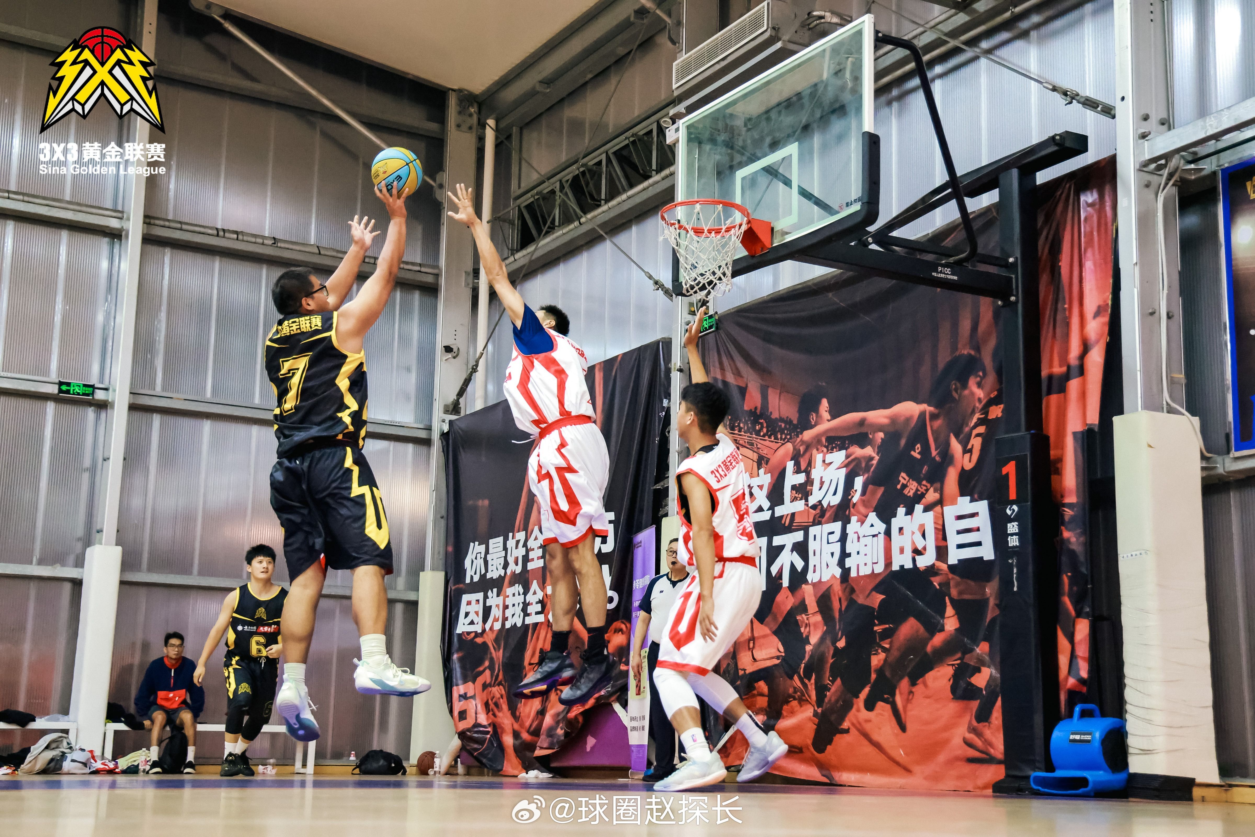 3x3黄金联赛 探长这次行程直接拉满！上午打卡连锁门店一日守护官活动，现场氛围特