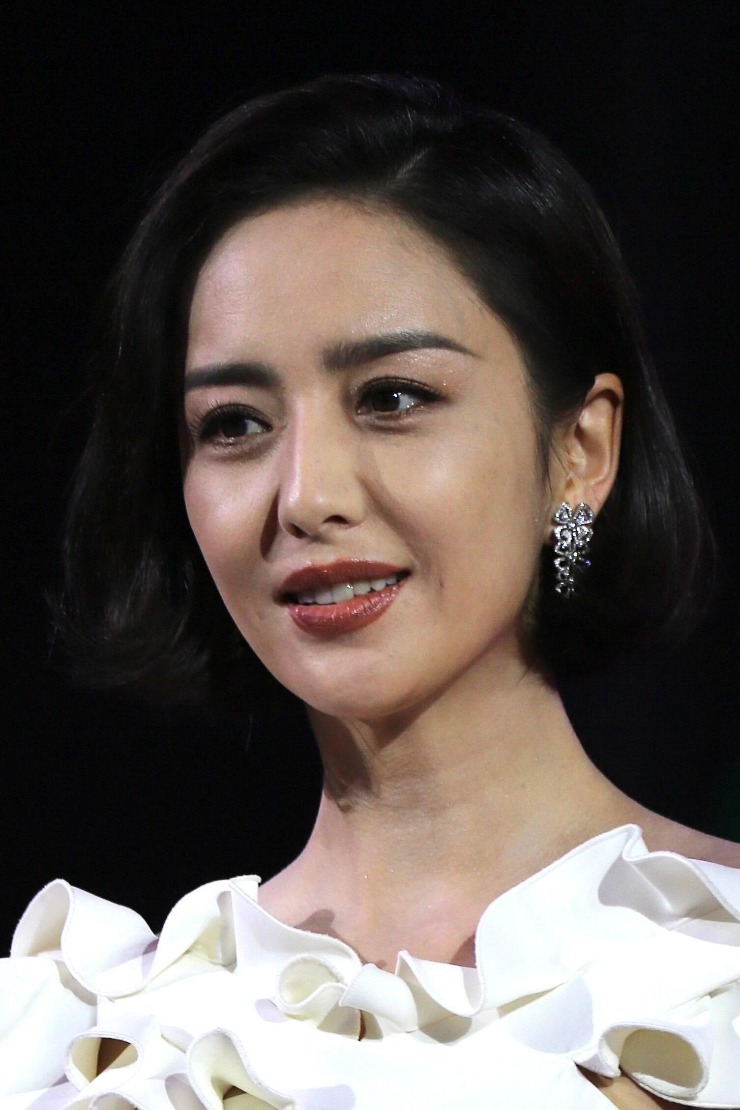 佟丽娅小女人的样子真迷人 ​​​