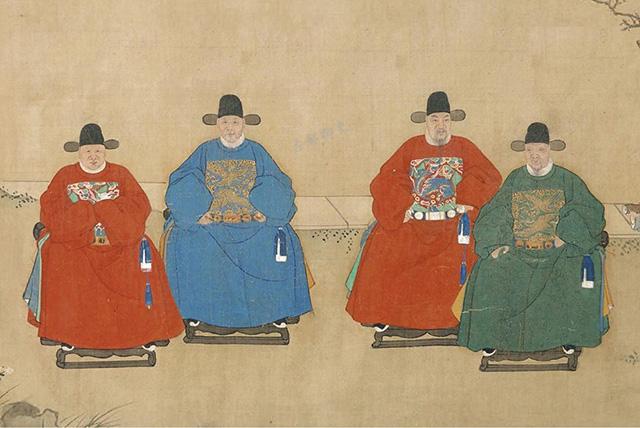 别看清代省份多，又实行满汉双轨制，其实官员总数量还不如明代。
明代自永乐以后，搞