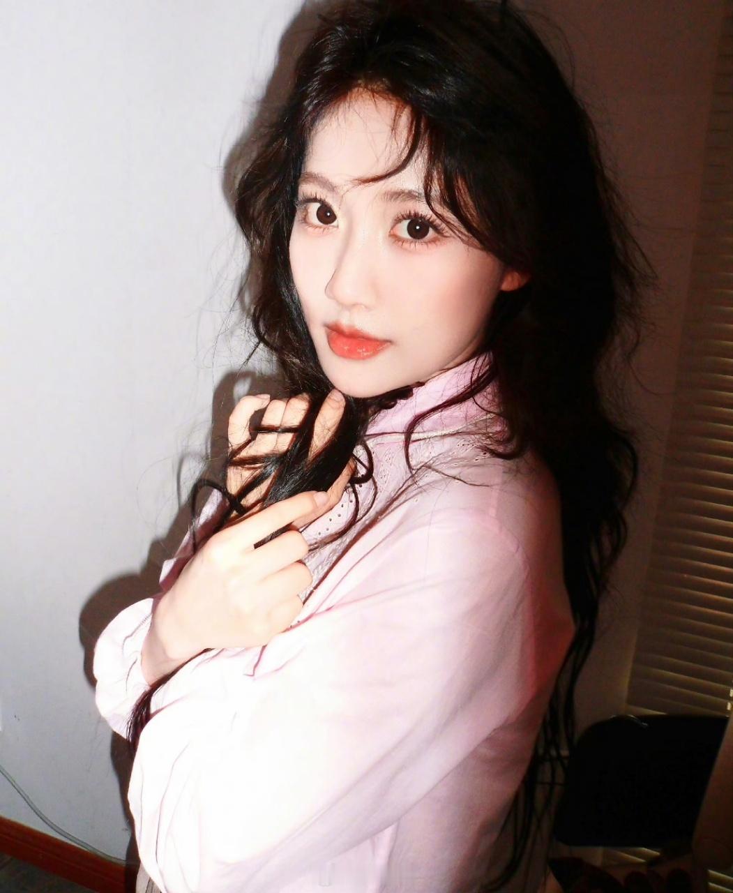 李艺彤一切都馍问题果然是一方水土养一方人，对我们我们陕西人来说“一切都馍问题”，