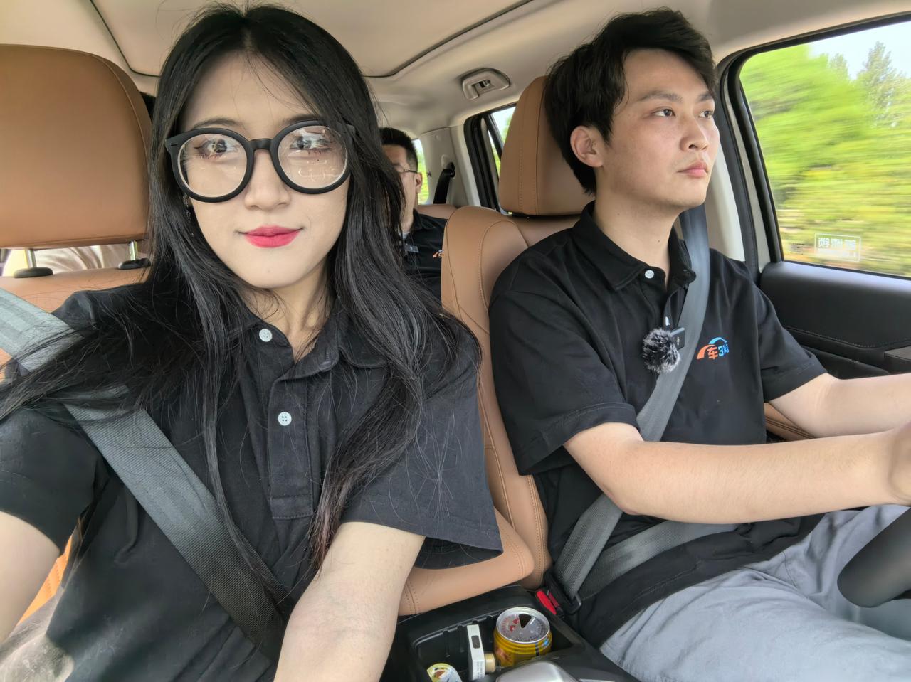 这次我们《车314》决定驾驶新哈弗H5，带上航冬和阳阳这对新婚夫妻，来一场长达2