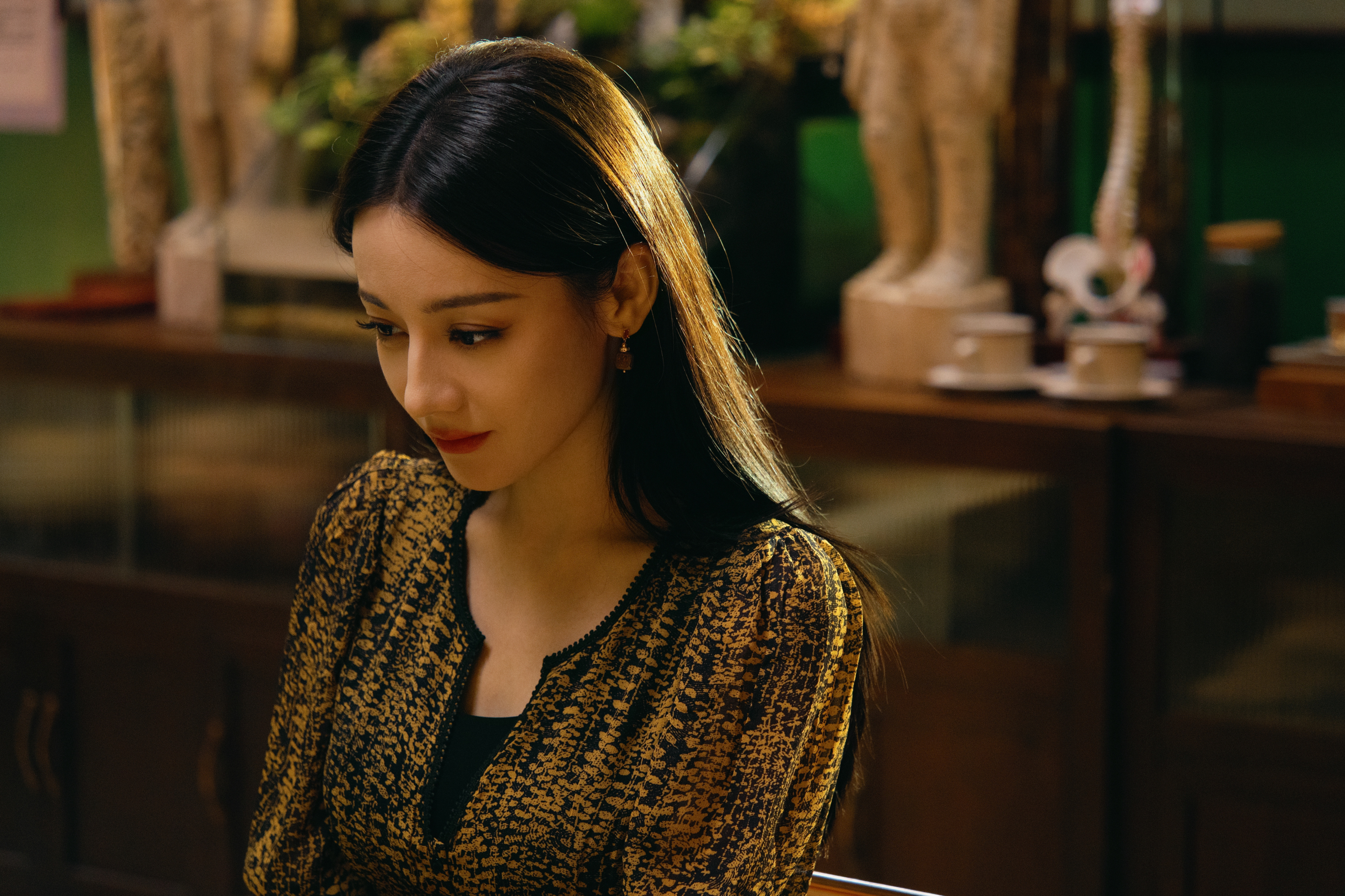 迪丽热巴 ⚡聂九罗的枭日记危机骤临，音讯突断。聂九罗迎难而上，果断展开营救计划！