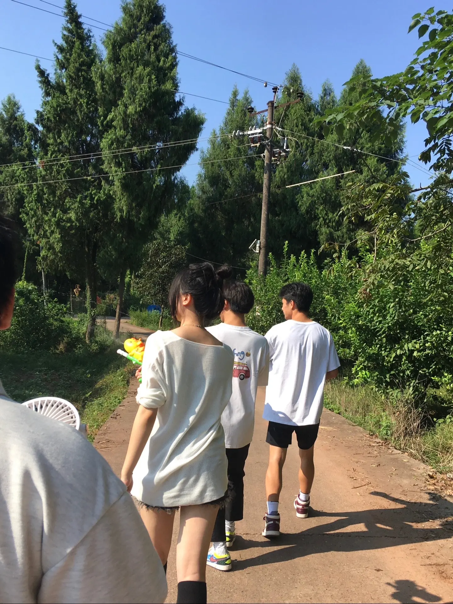把烦心事丢掉腾出地方装鲜花