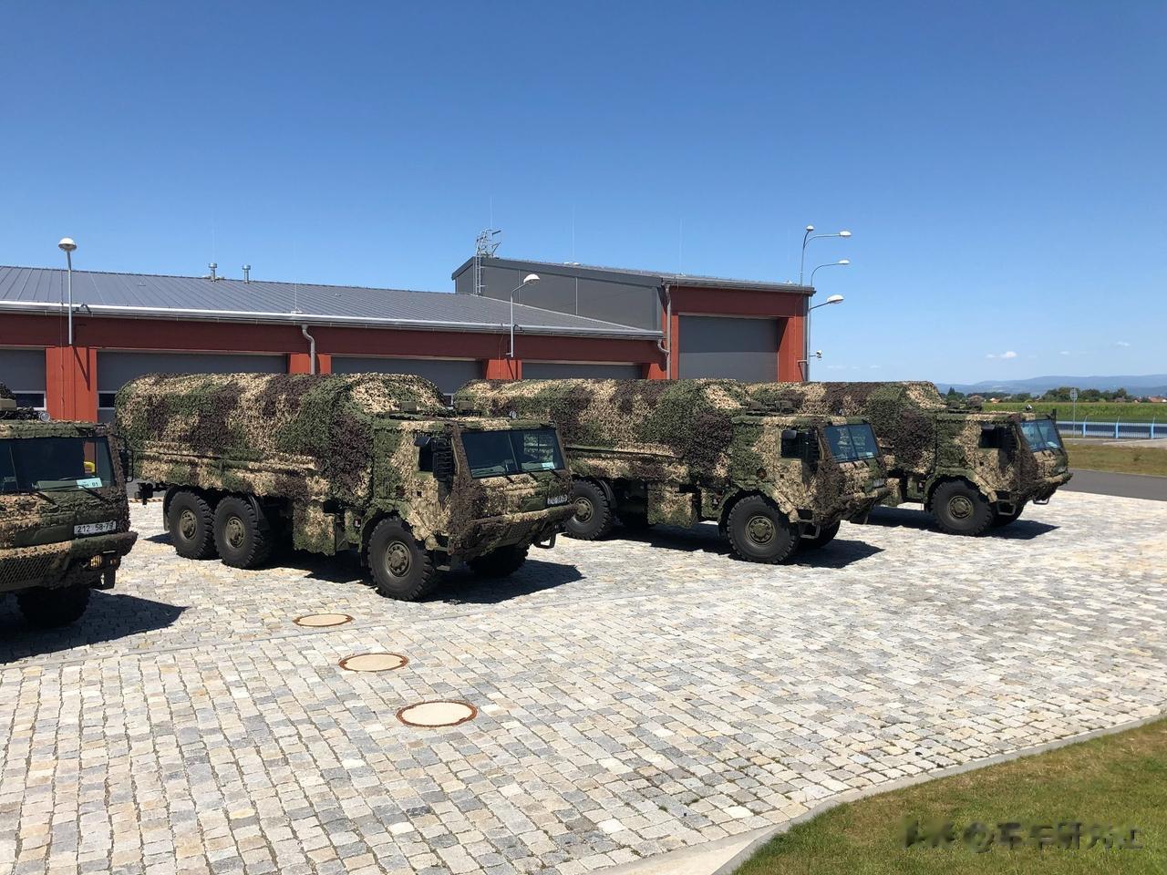 捷克军队装备的由该国太拖拉集团制造的T815-7系列6X6军用越野卡车，用来运载