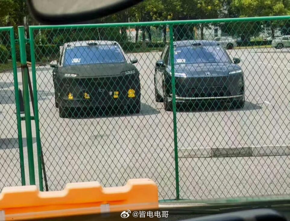 蔚来ES9被拍到了，ES8就已经够大了，这个尺寸比ES8还要大一圈前脸应该会更偏