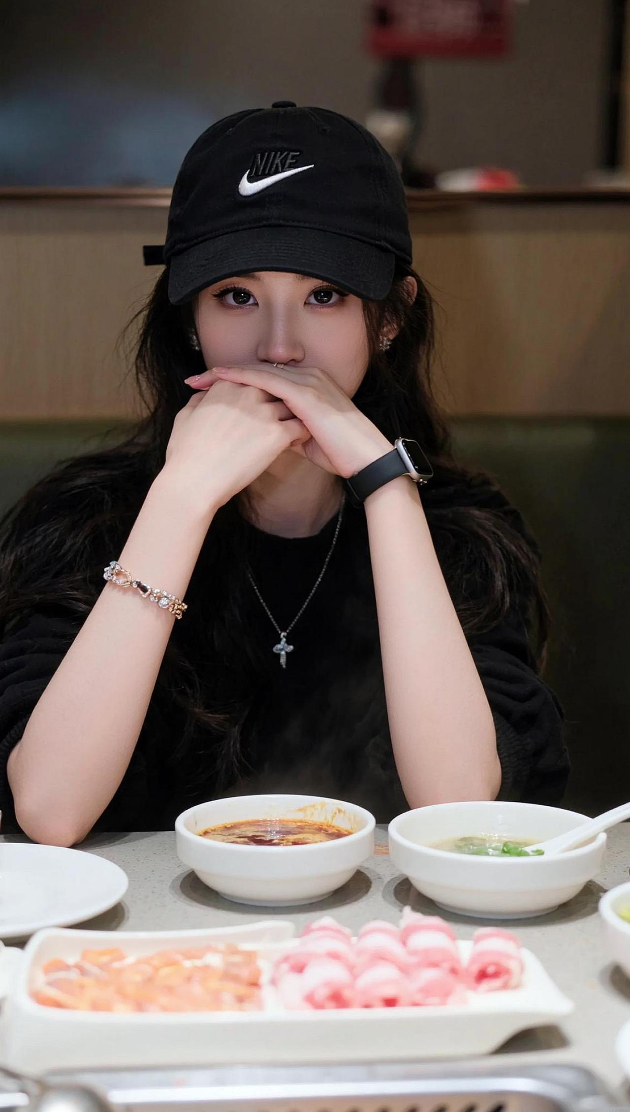 帽子控AI酷感随拍 抖音ai创作 帽子 耐克帽子