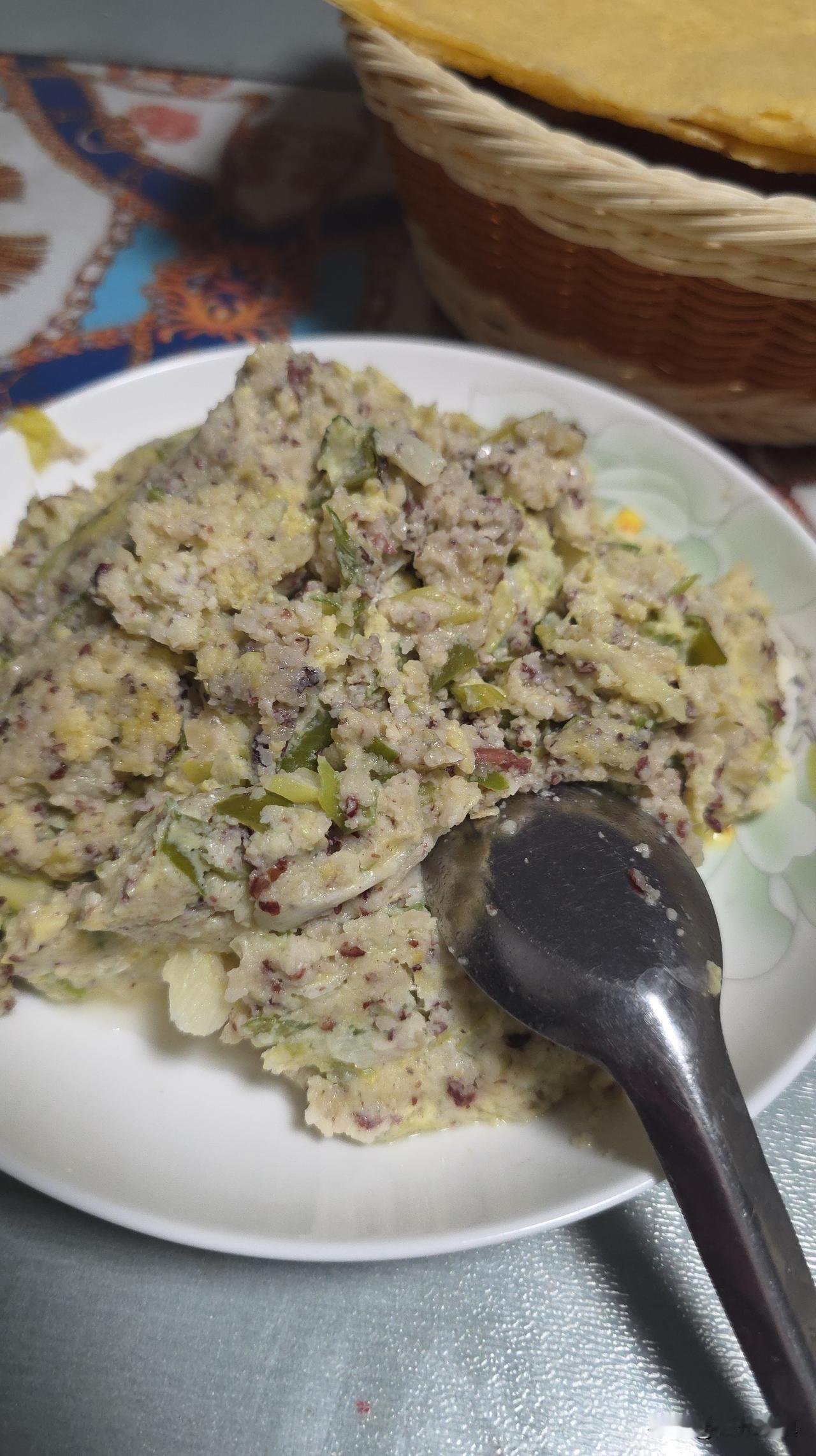 今晚做了一个菜，好吃程度超出我的文化程度和文字表述能力……

这个菜好像没有学名