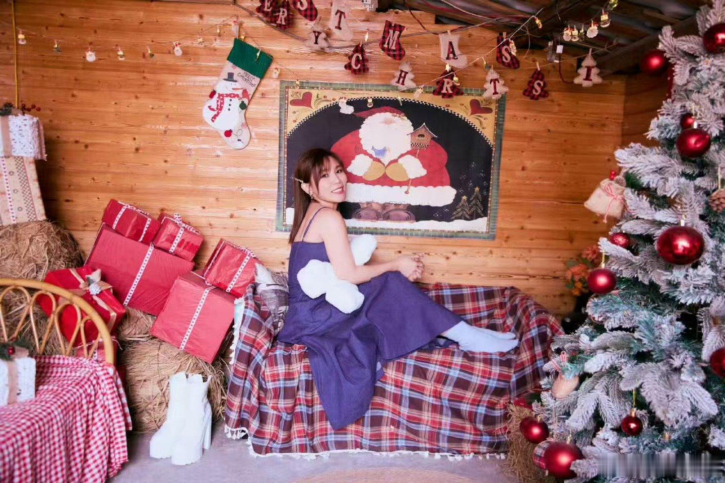 江苏卫视跨年第四波阵容官宣李佳薇官宣加盟江苏卫视跨年接荔2026圣诞佳节，江苏卫