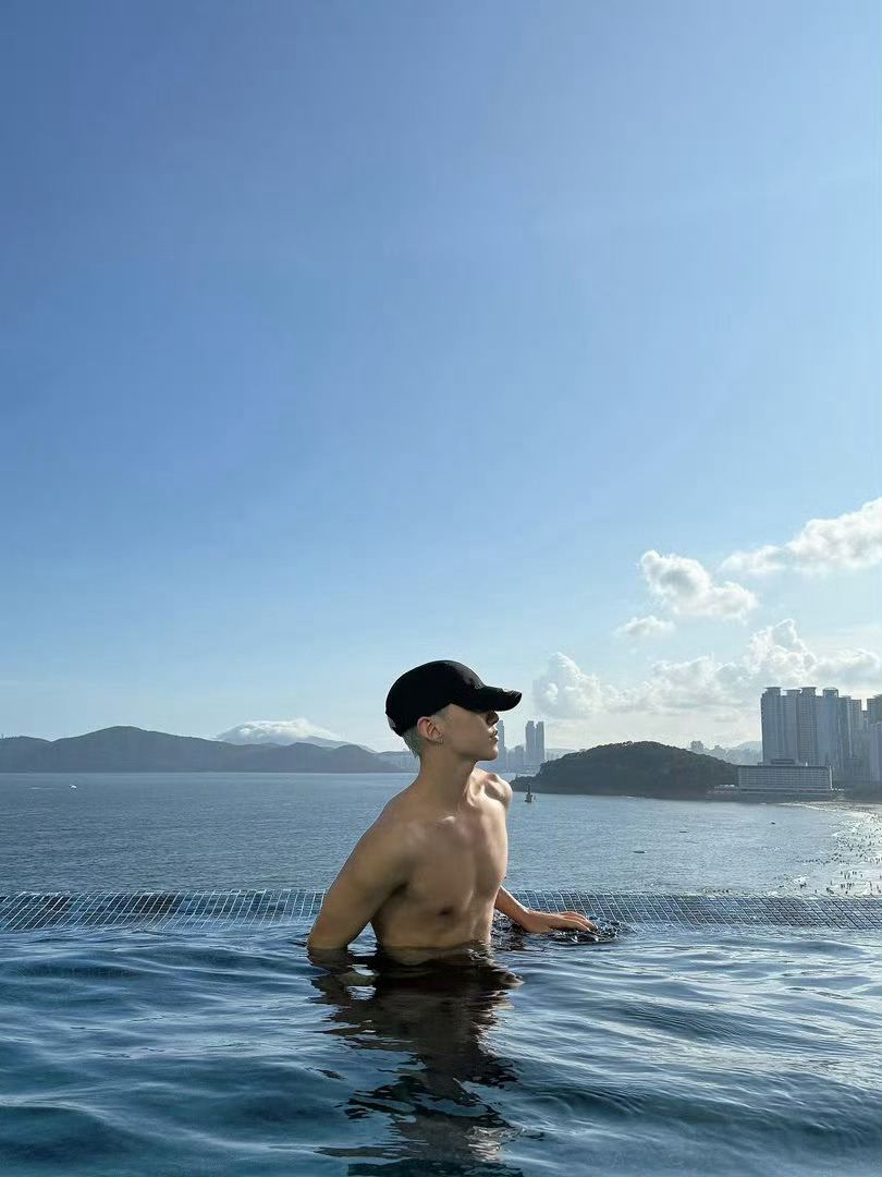 权顺荣权顺荣腹肌像拿尺子量出来的黑X 万👍2025年6月           