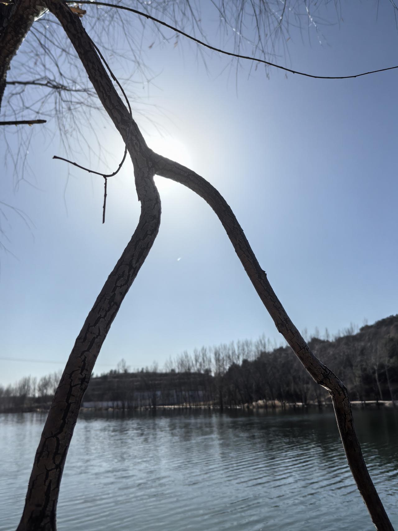 发一张站在高山上拍的图片