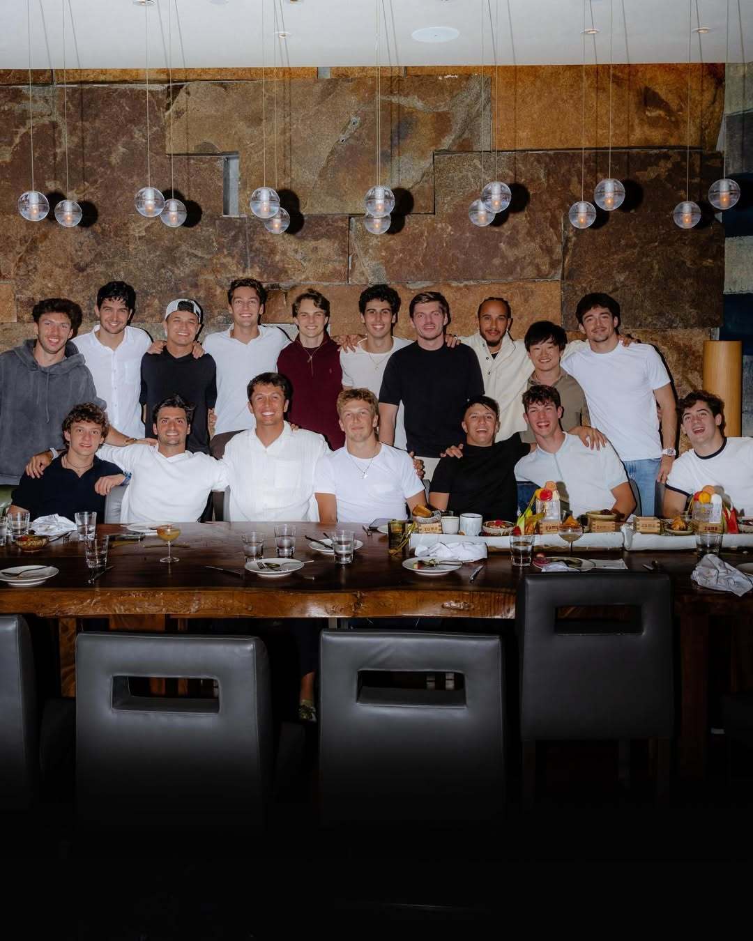 2025F1车手年终聚餐合影📷。2025f1阿布扎比大奖赛