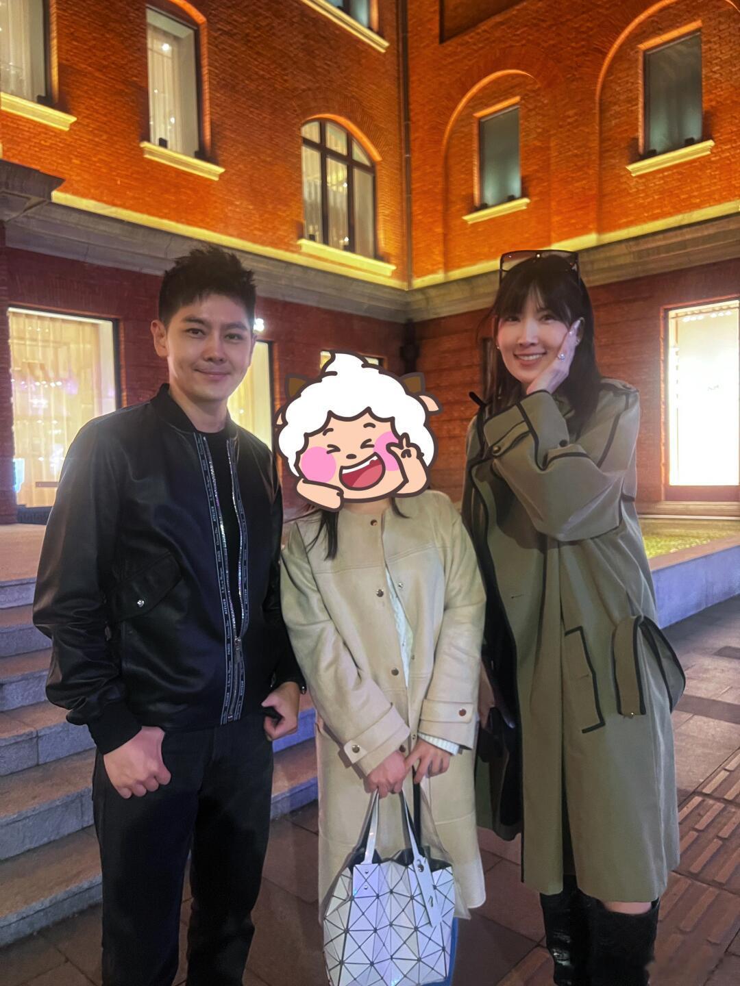 林志颖陪妻子逛爱马仕，本人获赞像90后，与粉丝合照站位暴露好人品 ​​​