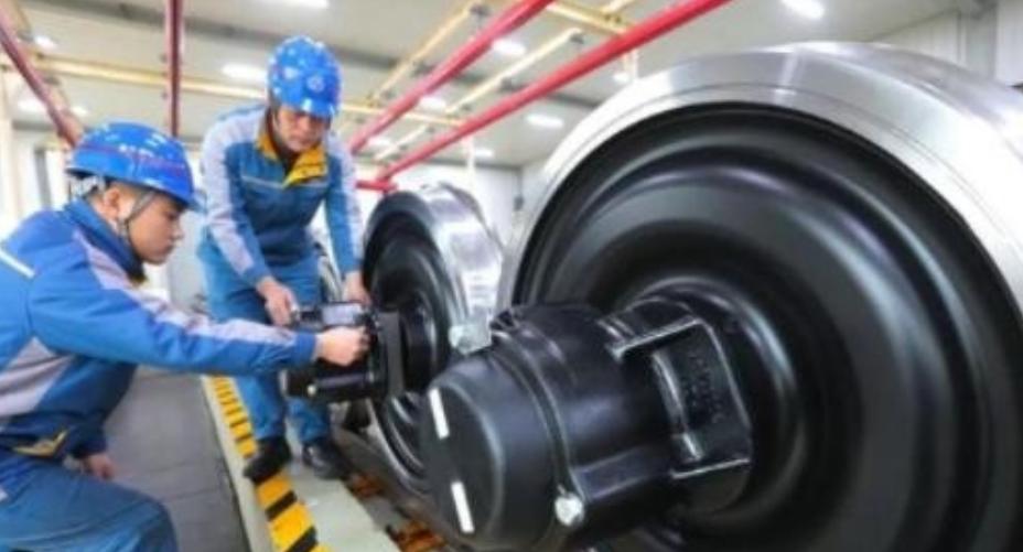 “给钱也不卖给中国。”为了打压中国发展，日本和德国联合断供高铁车轮，毁掉了中国上