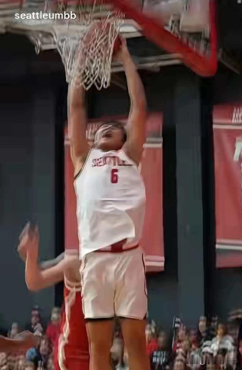 淡厚然首发出场得到2分7篮板！一次对抗后的暴扣技惊四座

昨天中国男篮球员淡厚然