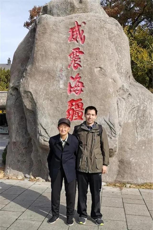 1979年，内蒙古一对夫妻生下儿子不想要，连夜送给村里刚丧子的贫农:“这孩子你要